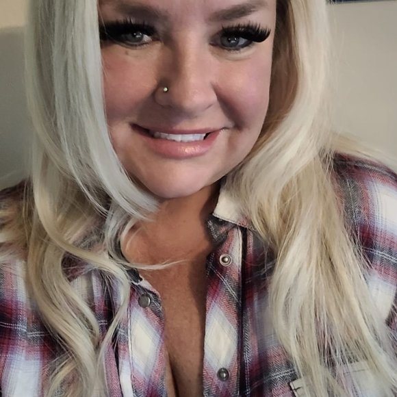 Meet your Posher, Julie - Picture 1 of 1